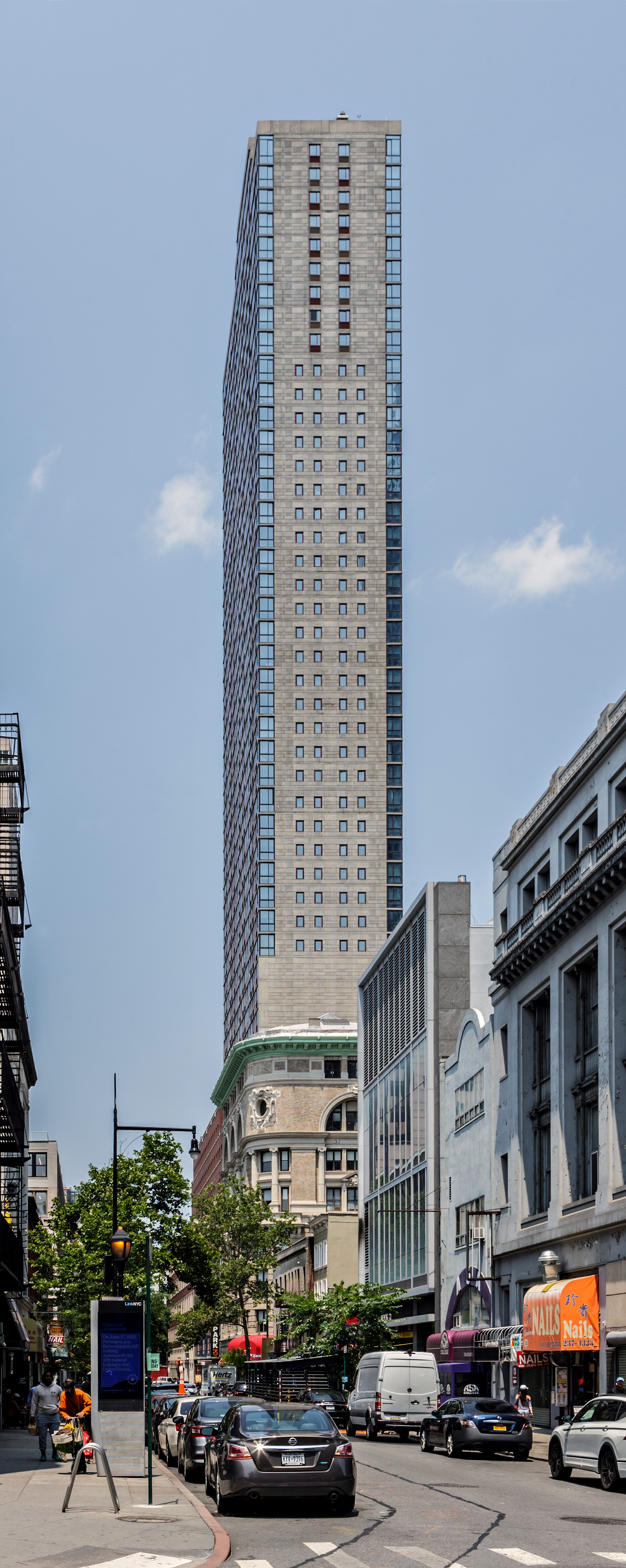 The Brooklyner, New York City - View from the south. © Mathias Beinling